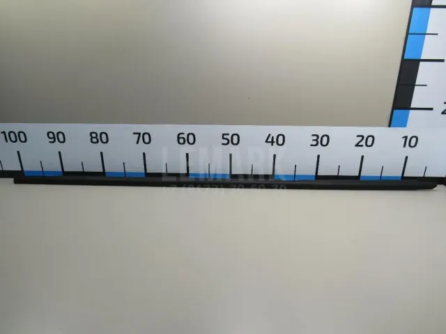 Накладка стекла заднего левого