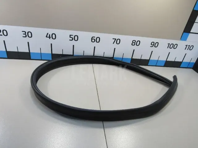 Уплотнитель капота