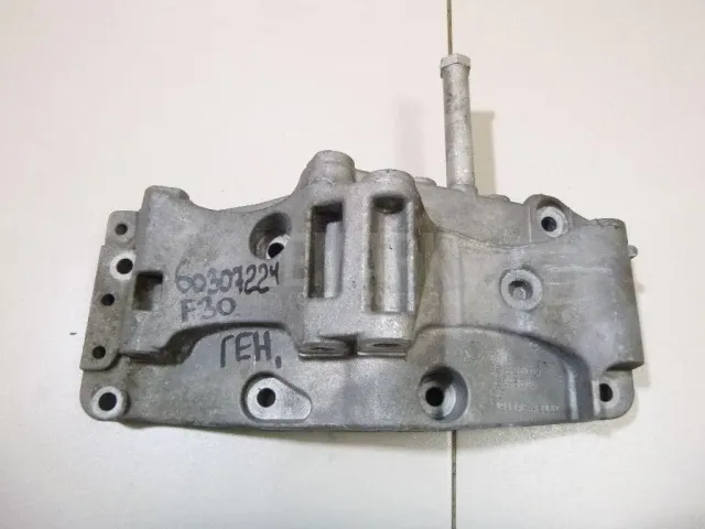 Кронштейн генератора для  Chrysler 300C 2004-2010