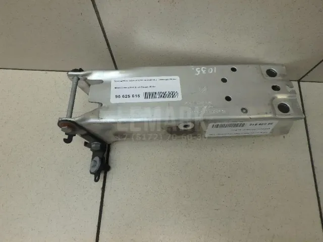 Кронштейн усилителя переднего бампера левый для  Dongfeng DFL4251 2007