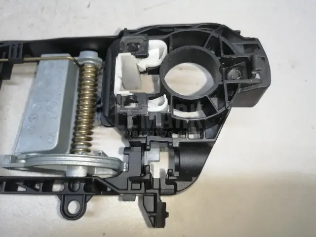 Кронштейн ручки для  Geely Emgrand EC7 (FE-1/2) 2011-2016