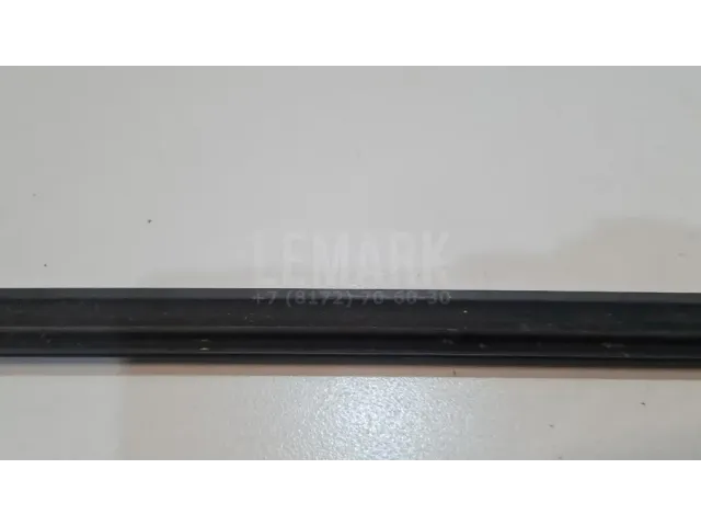 Накладка стекла переднего левого для  Audi 80/90 [B2] 0-1986