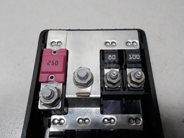 Блок предохранителей для  Cadillac BLS 2006-2010