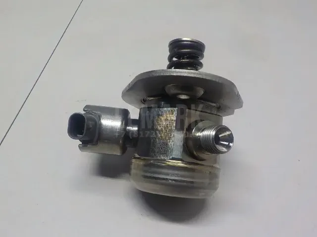Насос (ТНВД) бензиновый для  BMW 3-serie E92/E93 2006-2012