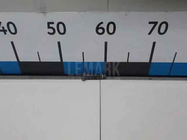 Болт маховика