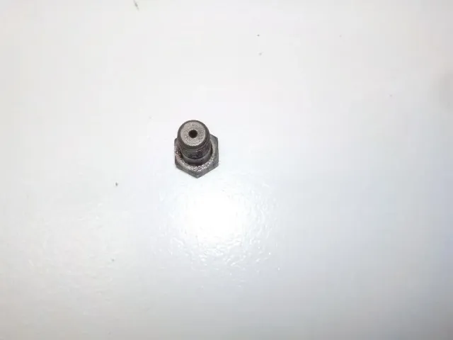 Болт полый