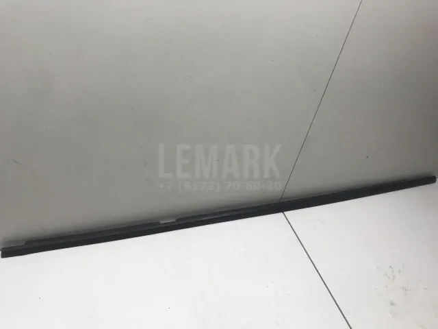 Накладка стекла заднего правого