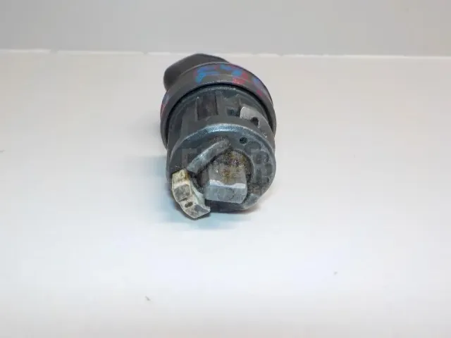Вставка замка зажигания с ключом