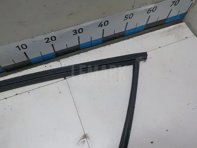 Уплотнитель стекла двери