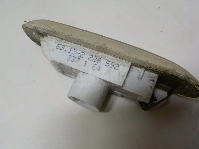 Повторитель на крыло правый белый для  Audi A3 (8L1) 1996-2003