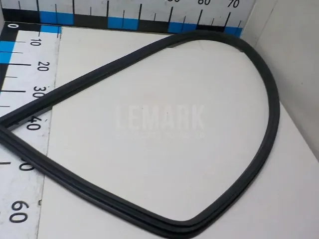 Уплотнитель стекла двери для  Ford Fiesta 2008-2019
