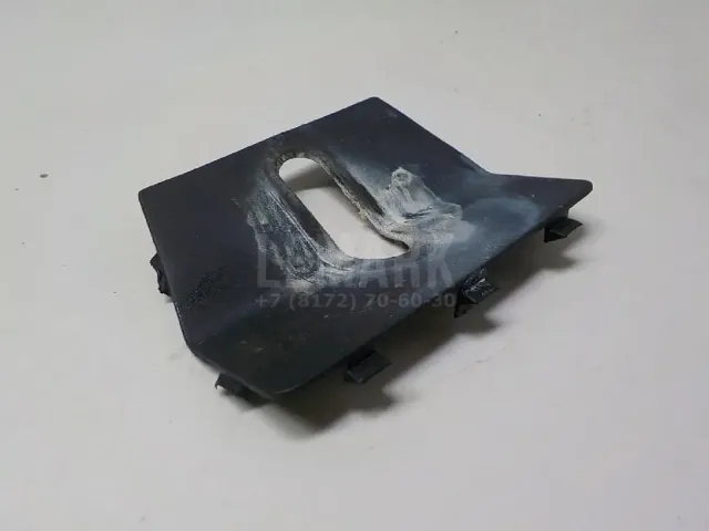 Кожух замка багажника