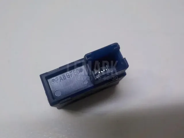 Кнопка открывания багажника