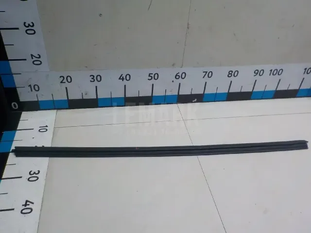 Накладка стекла переднего левого