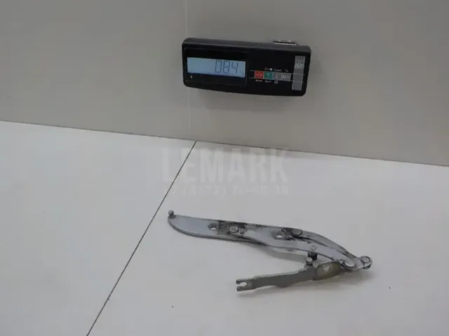 Петля крышки багажника