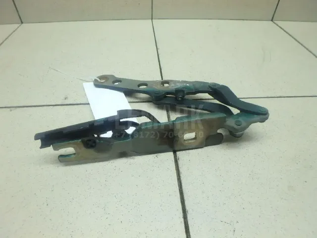 Петля капота правая