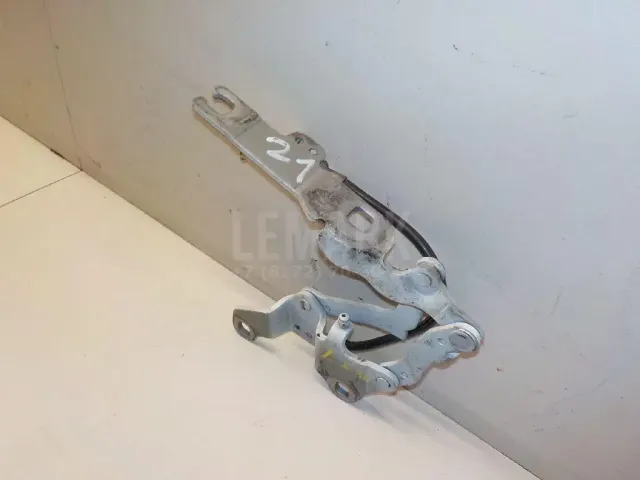 Петля капота левая
