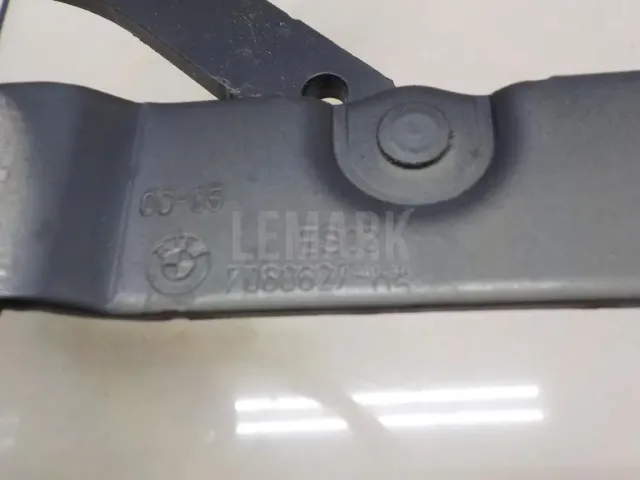 Петля капота левая