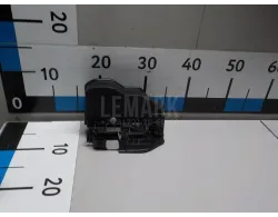 Замок двери передней левой