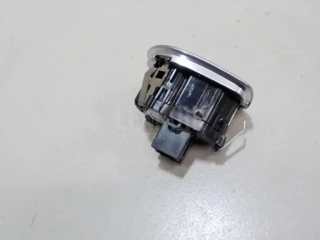 Кнопка запуска двигателя