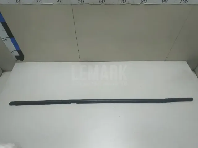 Накладка стекла заднего левого