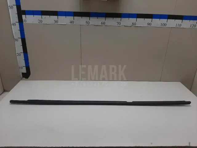 Накладка стекла заднего левого