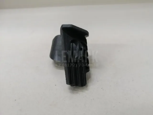 Кронштейн фар правый для  BMW 7-serie E65/E66 2001-2008