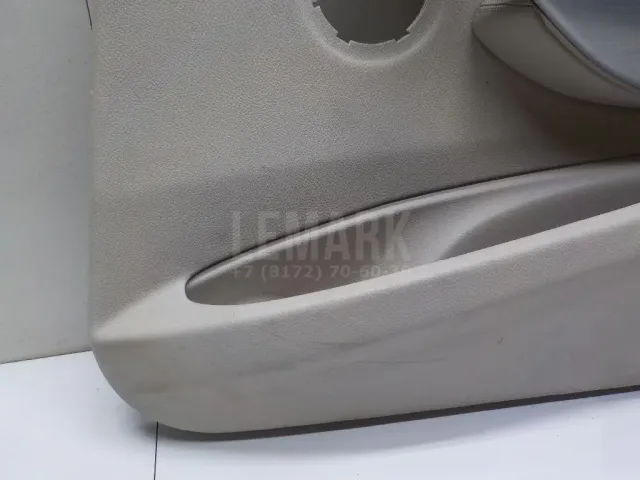 Обшивка двери передней правой для  Citroen C5 2004-2008