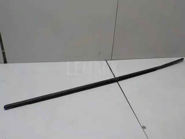 Накладка стекла переднего левого