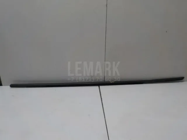 Накладка стекла переднего левого