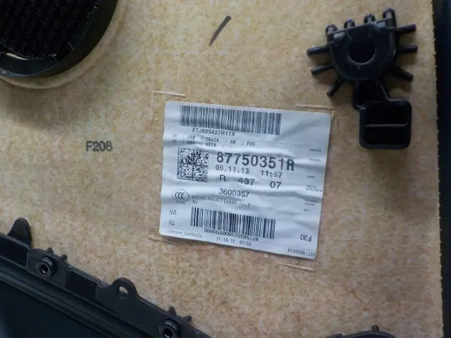 Обшивка двери передней правой для  Citroen C5 2004-2008