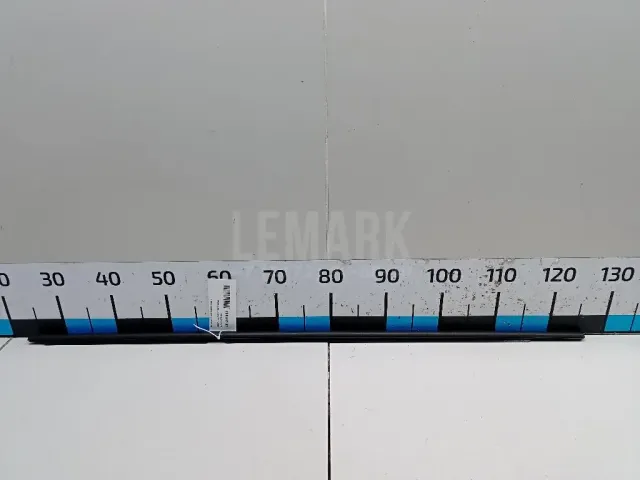 Накладка стекла заднего левого