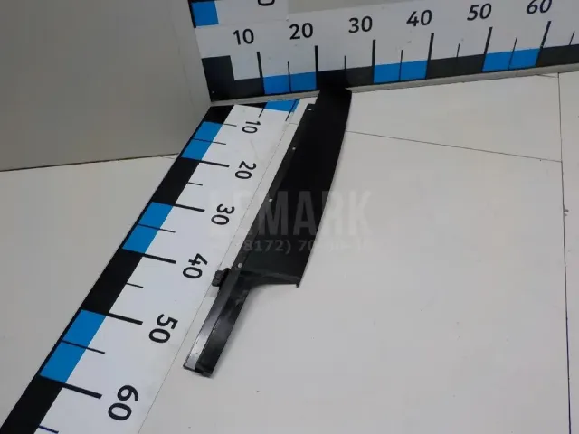 Накладка двери передней левой