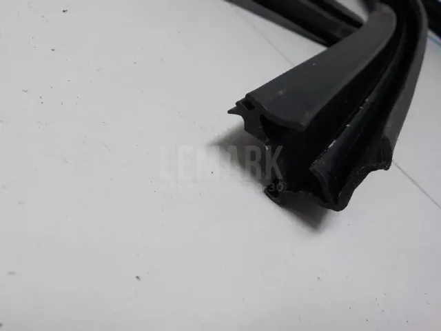 Уплотнитель стекла двери для  Great Wall Hover M2 2010-2014
