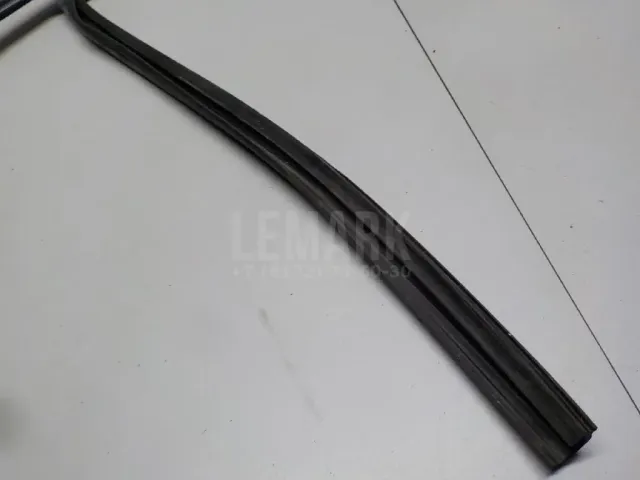 Уплотнитель стекла двери для  Aurus