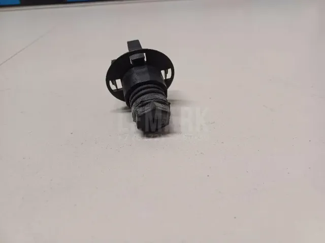 Отбойник капота для  Ford Kuga 2012-2019