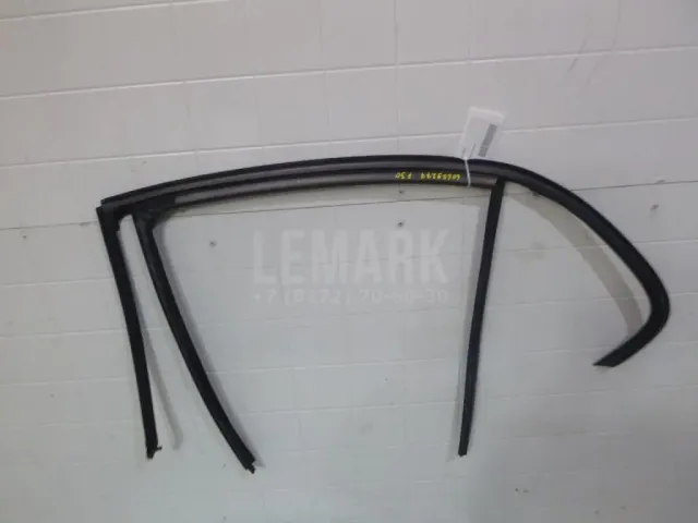 Уплотнитель стекла двери для  Ford C-MAX 2003-2010