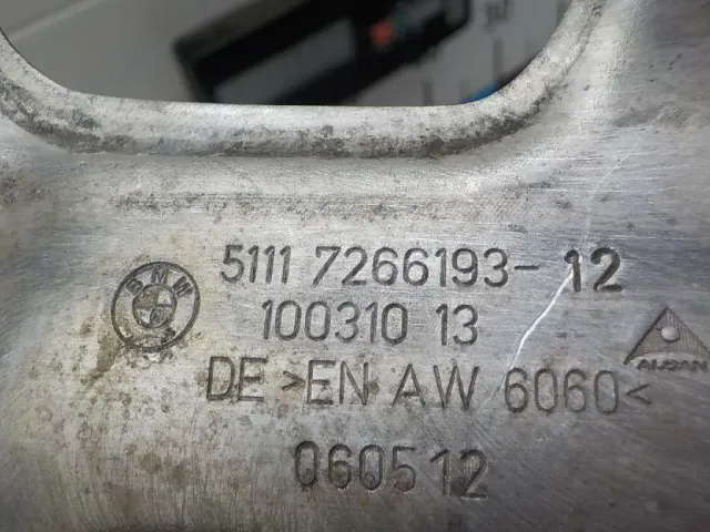 Кронштейн усилителя переднего бампера левый для  Fiat Stilo 2002-2010