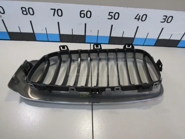 Решетка радиатора правая для  Great Wall Hover M4 2012-2017