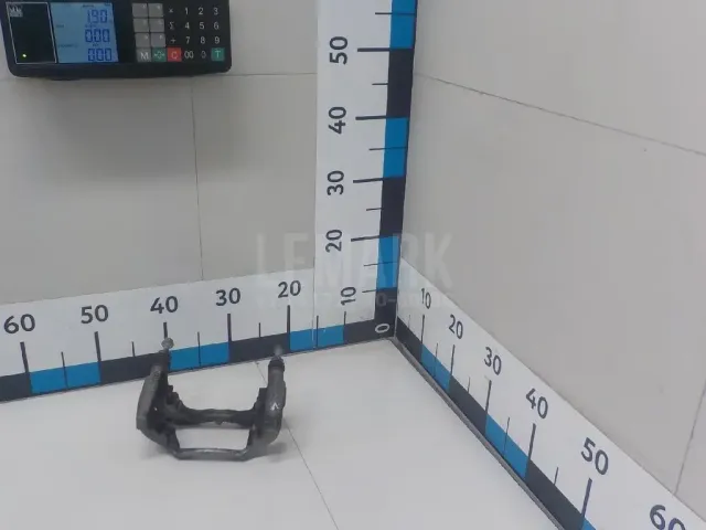 Скоба суппорта переднего левого
