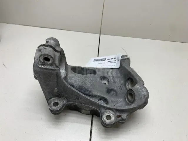 Кулак поворотный передний левый для  Audi Q3 (8U) 2012-2018