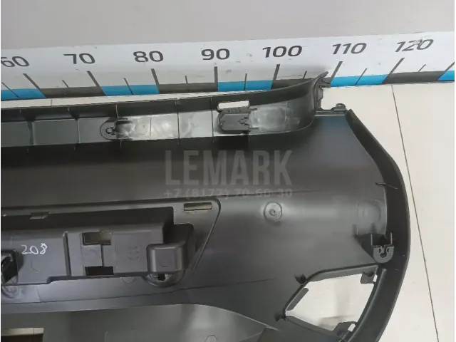 Обшивка двери багажника