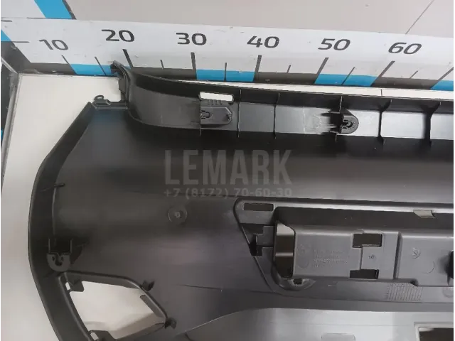 Обшивка двери багажника