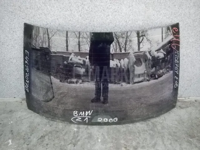 Стекло заднее