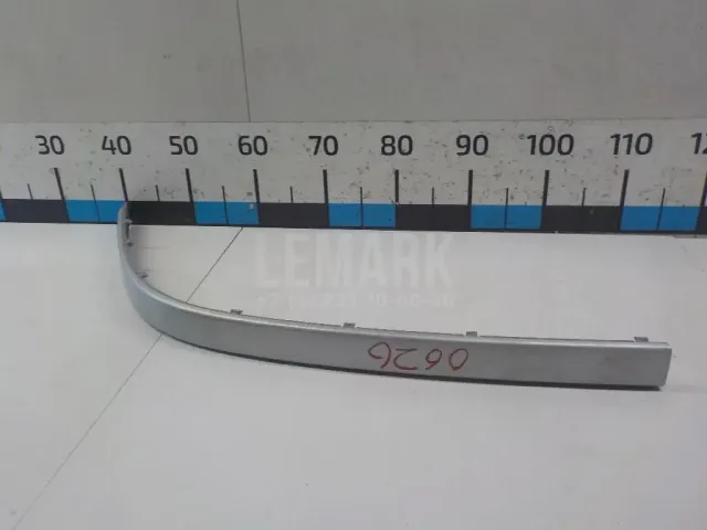 Молдинг переднего бампера левый
