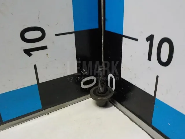 Болт распредвала
