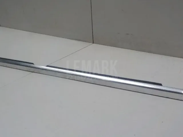 Накладка стекла заднего левого