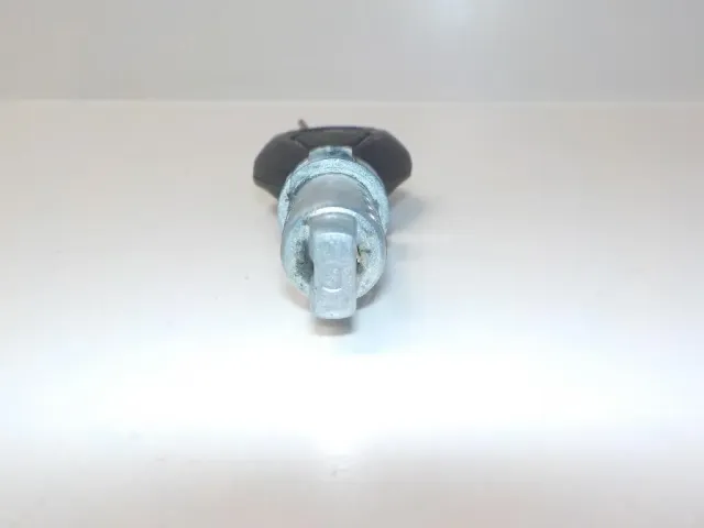 Вставка замка зажигания с ключом