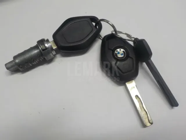 Вставка замка зажигания с ключом