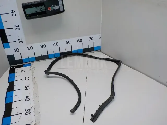 Уплотнитель стекла двери для  Avatr